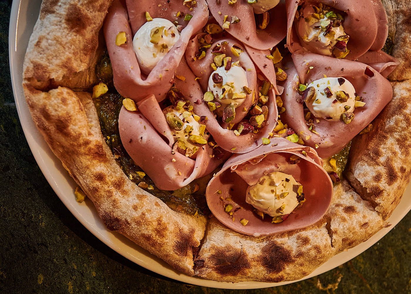 Πίτσα στο εστιατόριο WeSud στη Βούλα: Μια Γαστρονομική Περιπέτεια